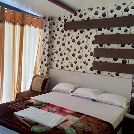 Hotel Rajmahal 塔拉皮斯 外观 照片