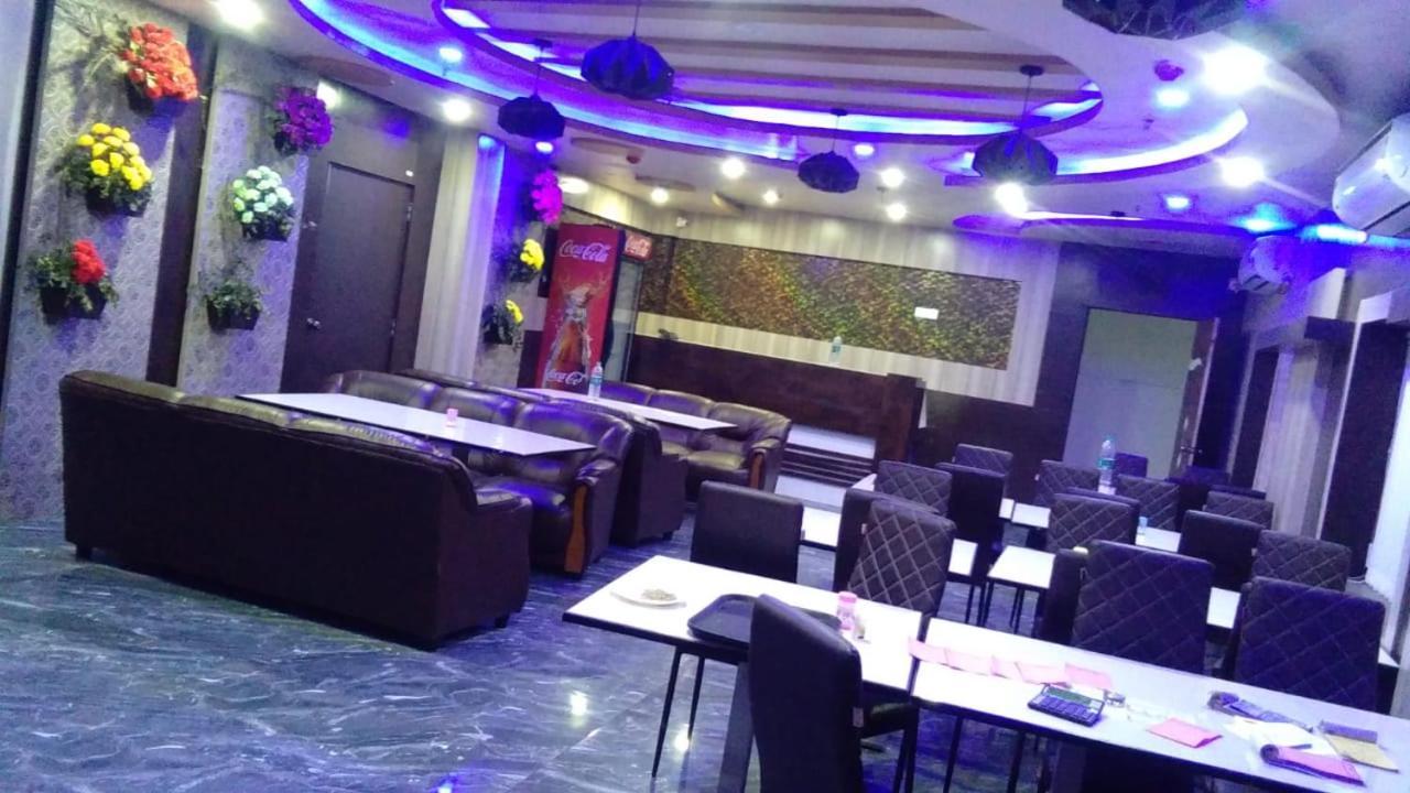 Hotel Rajmahal 塔拉皮斯 外观 照片
